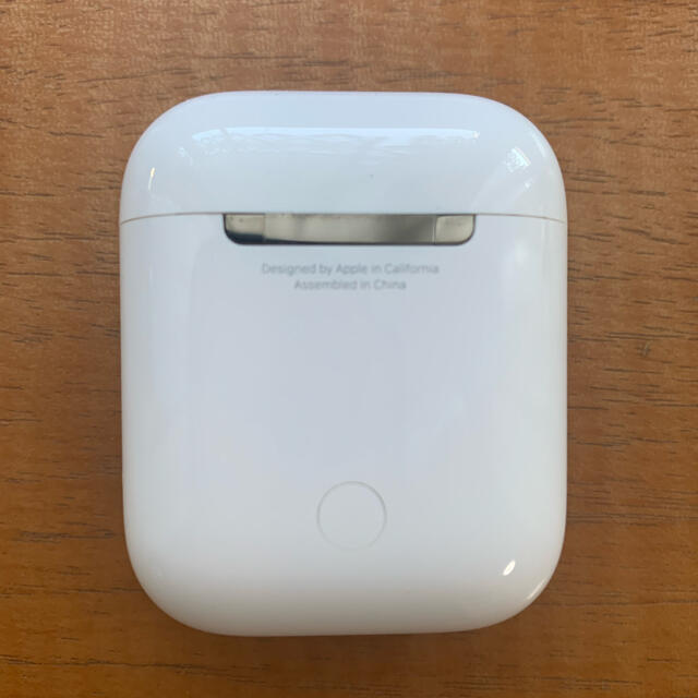 Apple 第2世代 エアポッド Apple AirPods 充電ケース付 新入荷 www ...