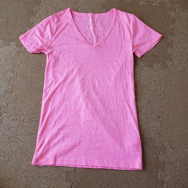 GAP(ギャップ)のTシャツ👕　蛍光ピンク gap 📣２枚で500円 レディースのトップス(Tシャツ(半袖/袖なし))の商品写真