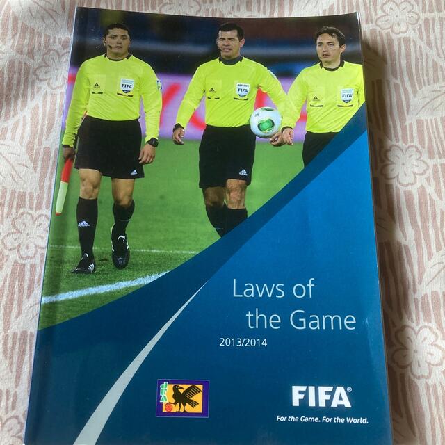 サッカー競技規則 2013/2014 エンタメ/ホビーの本(趣味/スポーツ/実用)の商品写真