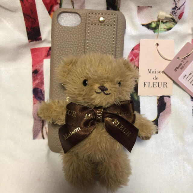 Maison de FLEUR(メゾンドフルール)の【美品】Maison de FLEUR くまさんアイフォン7/8/SEケース スマホ/家電/カメラのスマホアクセサリー(iPhoneケース)の商品写真