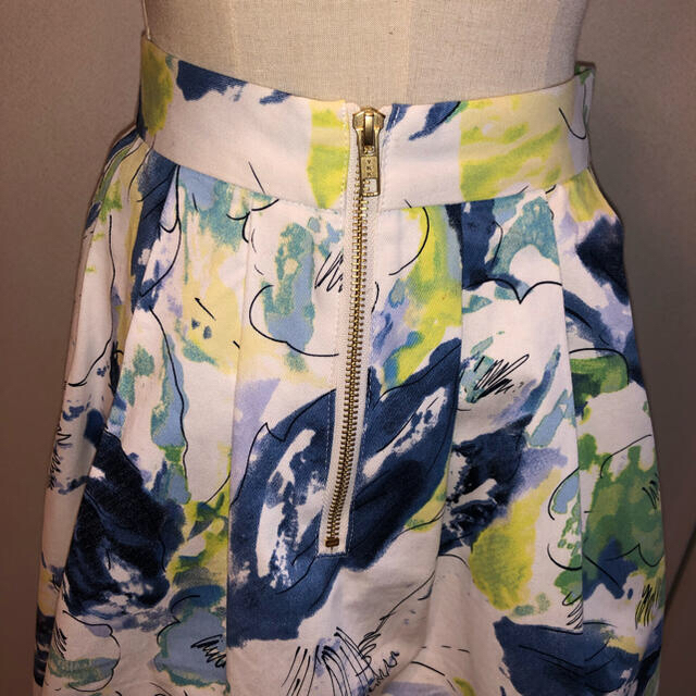 dazzlin(ダズリン)のダズリンフラワー柄スカート レディースのスカート(ひざ丈スカート)の商品写真