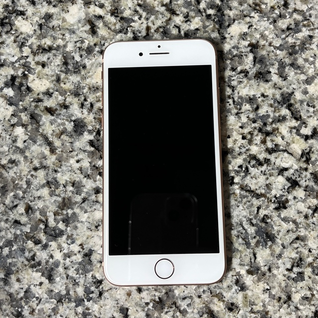 Apple(アップル)のiPhone8  simフリー ゴールド　携帯電話 スマホ/家電/カメラのスマートフォン/携帯電話(スマートフォン本体)の商品写真