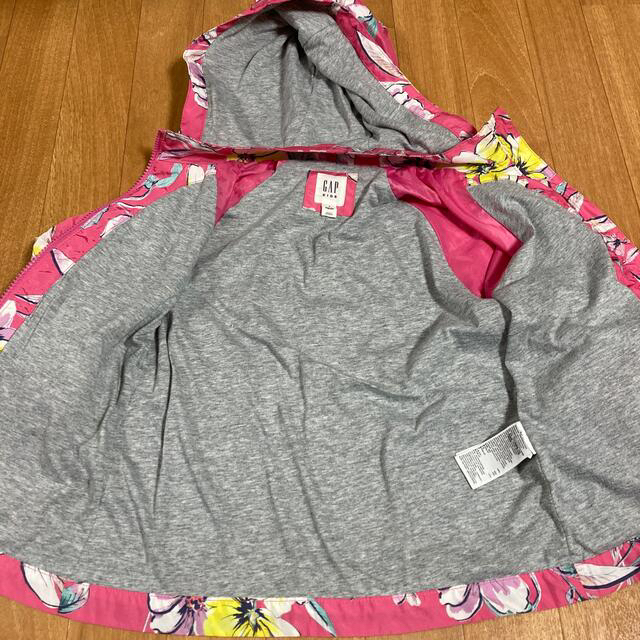 GAP Kids(ギャップキッズ)の★GAP KIDS★ナイロンパーカー　120 キッズ/ベビー/マタニティのキッズ服女の子用(90cm~)(ジャケット/上着)の商品写真