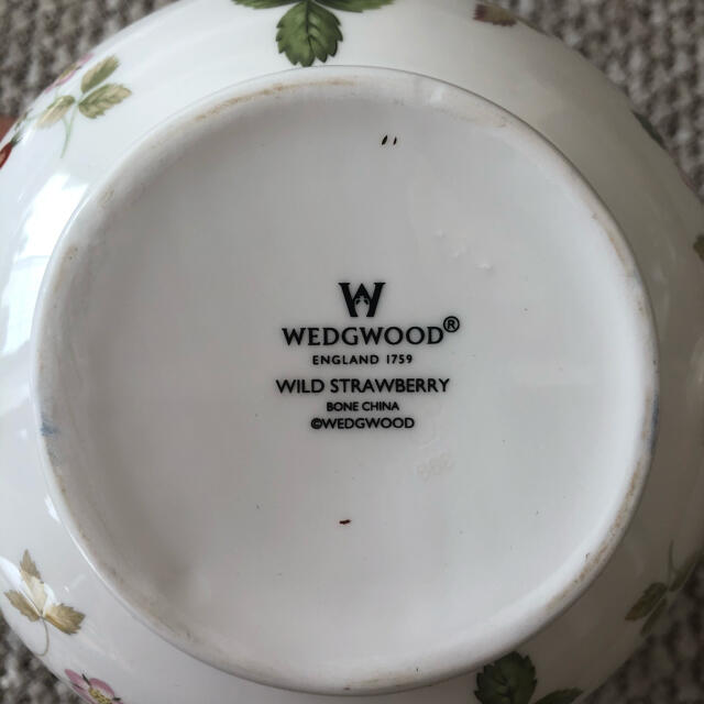 WEDGWOOD(ウェッジウッド)の【未使用】WEDGWOOD ワイルドベリー ティーポットセット  インテリア/住まい/日用品のキッチン/食器(食器)の商品写真