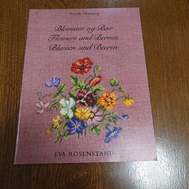 クロスステッチ☆EVA ROSENSTAND 洋書 図案の通販 by シャムトラ|ラクマ