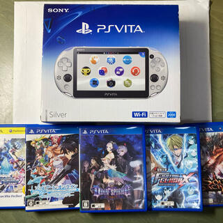 プレイステーションヴィータ(PlayStation Vita)のPlayStation®Vita PCH-2000 ソフト5本付き ※最終値下げ(携帯用ゲーム機本体)