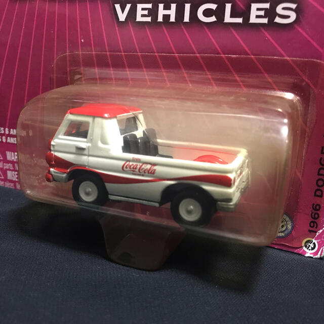 ミニカー コカコーラ 1966 ダッジ A100 ジョニーライトニングの ミニカー コカコーラ 1966 ダッジ A100 ジョニーライトニングの
