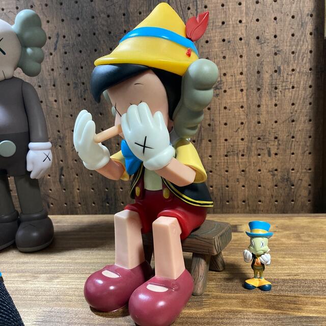 ピノキオ　カウズ