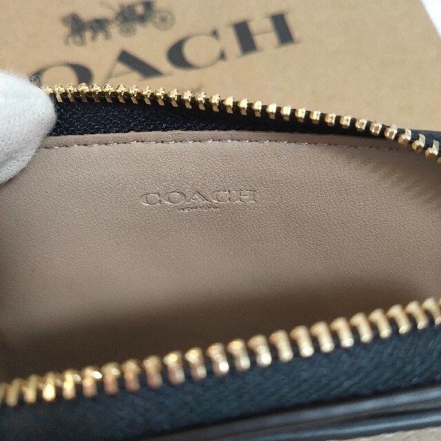 COACH(コーチ)のCOACH コーチ カラーブロック ジップカードケース チョーク マルチ  レディースのファッション小物(名刺入れ/定期入れ)の商品写真