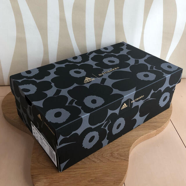 marimekko(マリメッコ)の新品 24㎝ アディダス マリメッコ コラボ スニーカー ウニッコ レディースの靴/シューズ(スニーカー)の商品写真