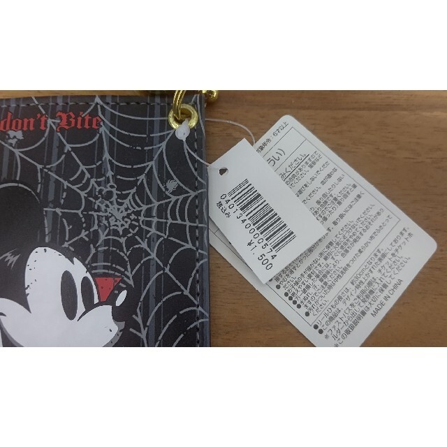 Disney(ディズニー)の東京ディズニーリゾート☆ハロウィン限定☆ミッキーマウスICカードケースパスケース レディースのファッション小物(パスケース/IDカードホルダー)の商品写真