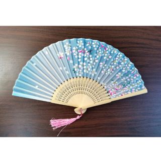 桜花柄 扇 和風 和装 シルク 花柄 レディース おしゃれ 華やか 防暑 扇(日用品/生活雑貨)