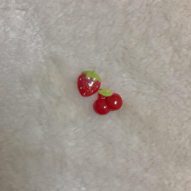 🍓🍒セット(現品のみ) コスメ/美容のネイル(デコパーツ)の商品写真