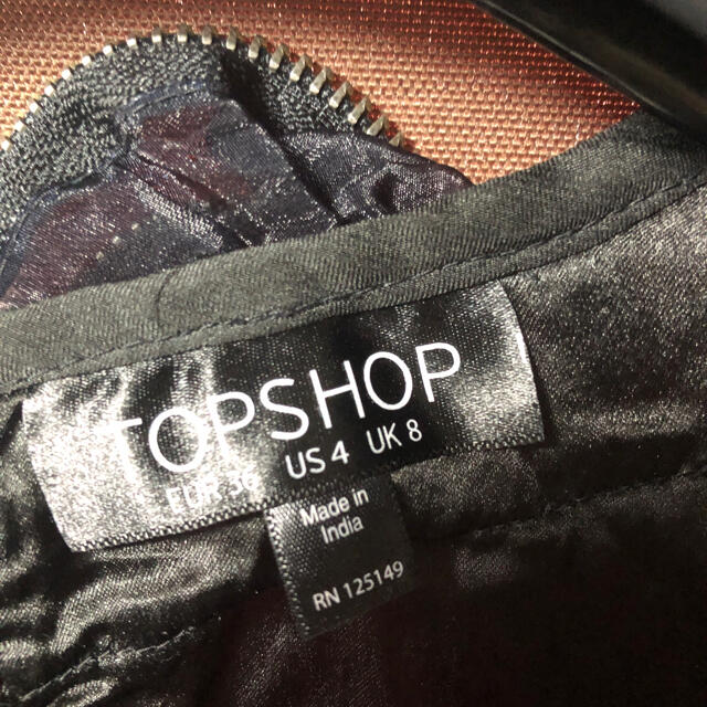 TOPSHOP(トップショップ)の【美品】TOPSHOP  トップショップ　フリルトップス レディースのトップス(カットソー(半袖/袖なし))の商品写真