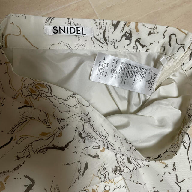 SNIDEL(スナイデル)のスナイデル　ヘムフレアプリントスカート レディースのスカート(ロングスカート)の商品写真