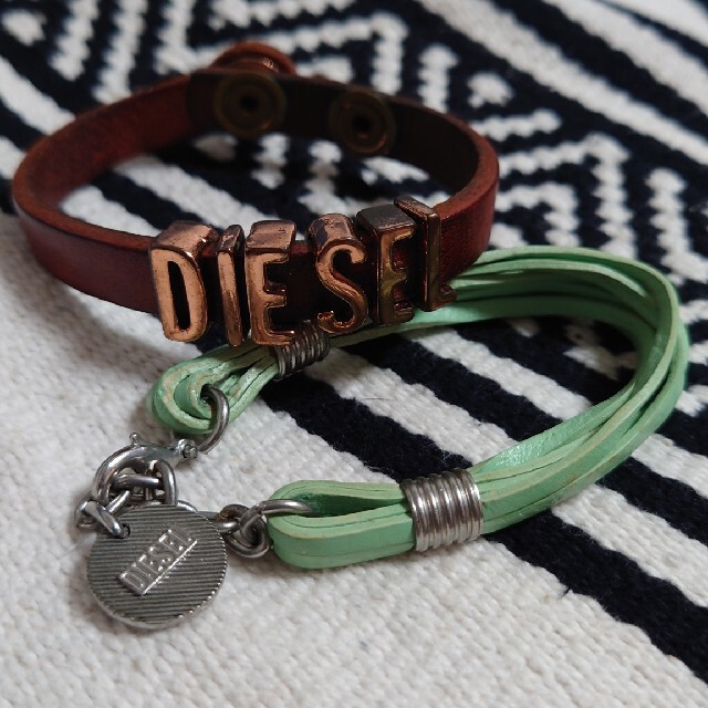 DIESEL(ディーゼル)の【ジャンク品】DIESEL レザーブレスレット 2本セット 革  レディースのアクセサリー(ブレスレット/バングル)の商品写真