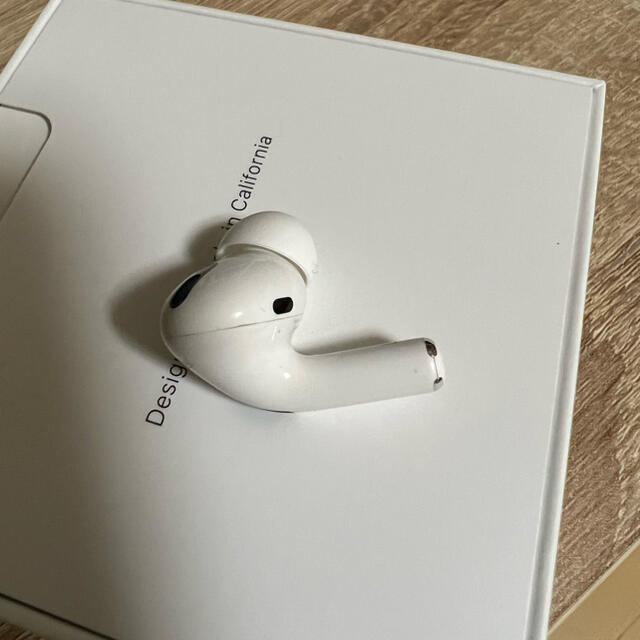 Apple(アップル)のAirPods Pro 左耳のみ　エアーポッズプロ　L片耳　Apple 正規品 スマホ/家電/カメラのオーディオ機器(ヘッドフォン/イヤフォン)の商品写真