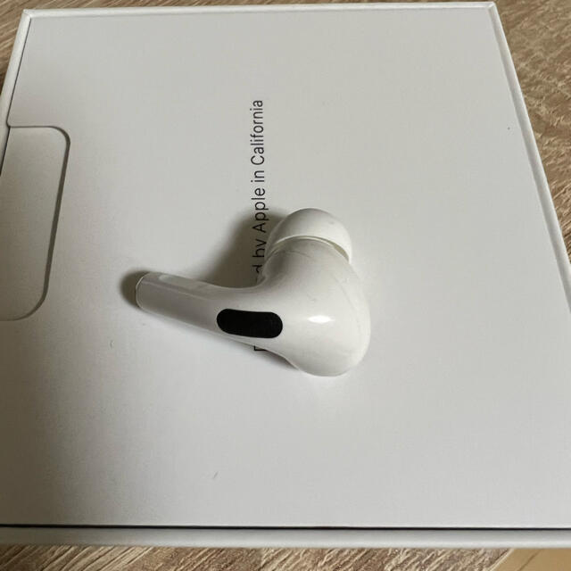 Apple(アップル)のAirPods Pro 左耳のみ　エアーポッズプロ　L片耳　Apple 正規品 スマホ/家電/カメラのオーディオ機器(ヘッドフォン/イヤフォン)の商品写真