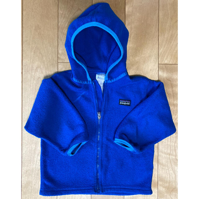 patagonia(パタゴニア)のパタゴニア   フリースパーカー2T キッズ/ベビー/マタニティのキッズ服男の子用(90cm~)(ジャケット/上着)の商品写真