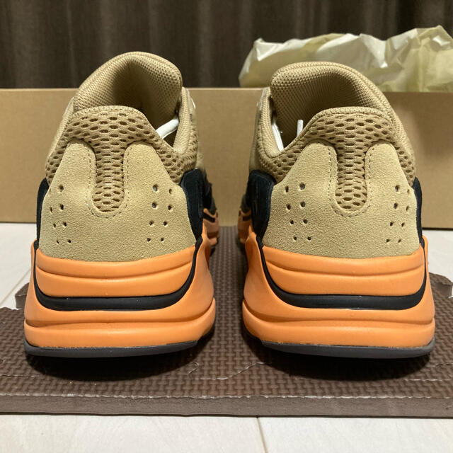 adidas(アディダス)のイージーブースト700 enflame amber 27.5㎝ メンズの靴/シューズ(スニーカー)の商品写真