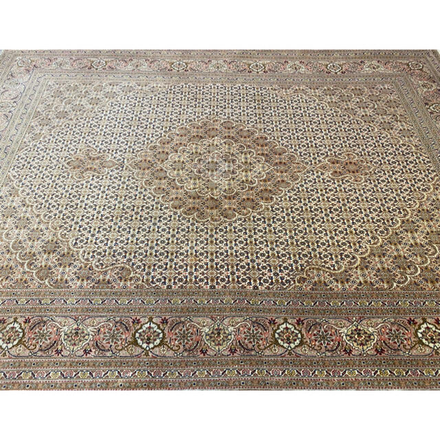 シルク入り タブリーズ産 マヒ柄 50RAJ ペルシャ絨毯 203×151cm