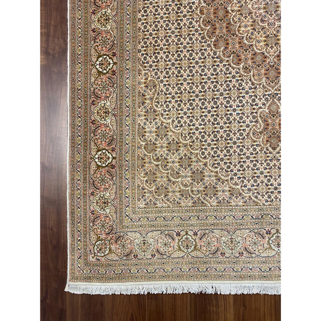 シルク入り タブリーズ産 マヒ柄 50RAJ ペルシャ絨毯 203×151cm