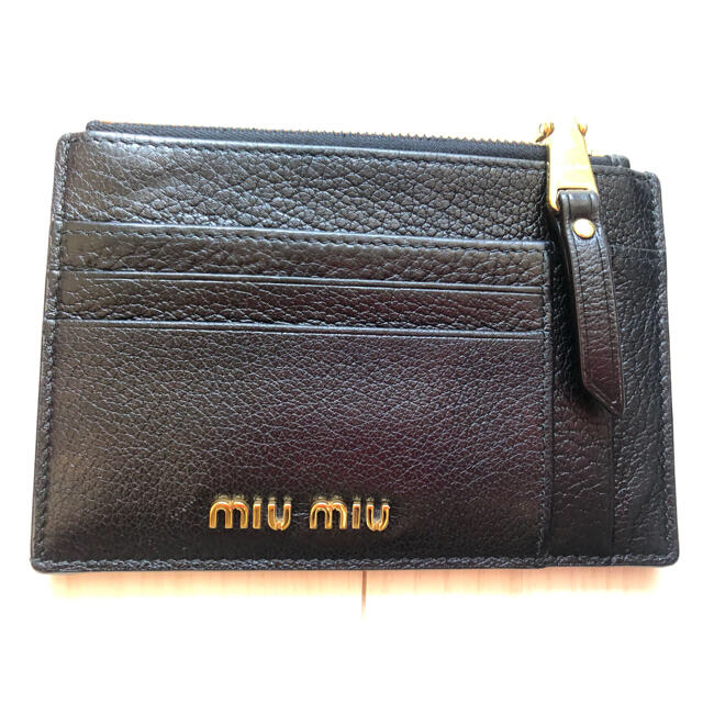 miumiu(ミュウミュウ)の【美品】MIUMIU フラグメントケース 黒 カードケース レディースのファッション小物(財布)の商品写真