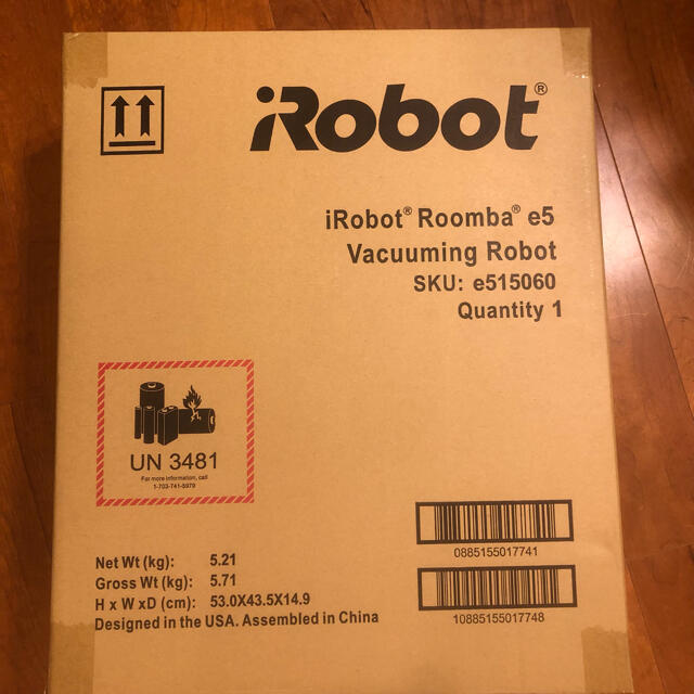 iRobot(アイロボット)のiRobot ルンバe5 e515060 お掃除ロボット　新品未開封 スマホ/家電/カメラの生活家電(掃除機)の商品写真