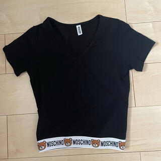 モスキーノ(MOSCHINO)のモスキーノ　ロゴ　トップス(Tシャツ(半袖/袖なし))