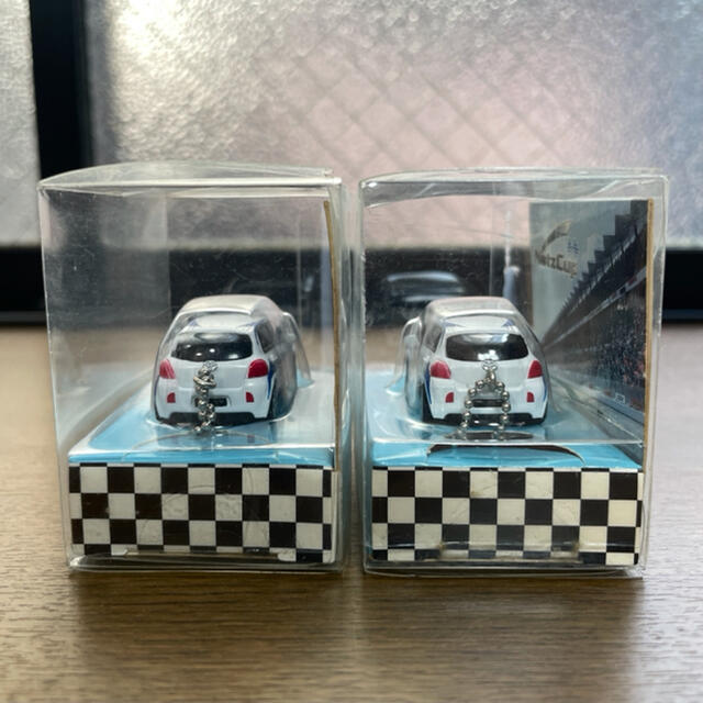 トヨタ(トヨタ)のVitz RS TRD Racing   非売品　ミニカー　2点 エンタメ/ホビーのおもちゃ/ぬいぐるみ(ミニカー)の商品写真