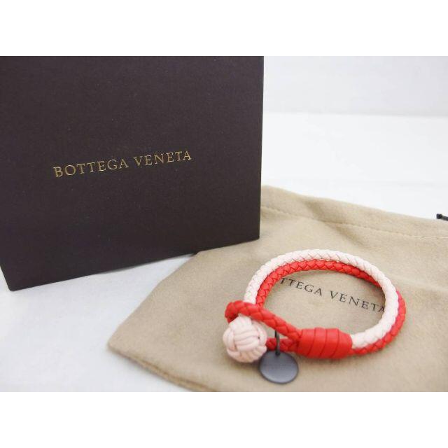 Bottega Veneta(ボッテガヴェネタ)の未使用★ボッテガ・ヴェネタ イントレチャート レザー 2連ブレスレット レディースのアクセサリー(ブレスレット/バングル)の商品写真