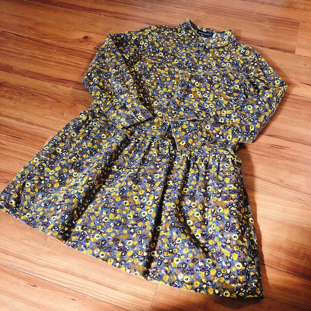 BeBe(ベベ)の【BeBe べべ】花柄　ワンピース 130 キッズ/ベビー/マタニティのキッズ服女の子用(90cm~)(ワンピース)の商品写真