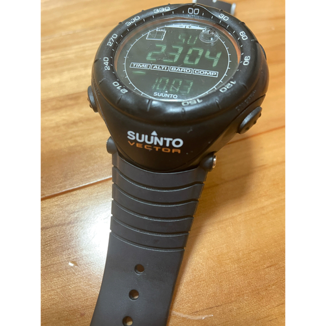 SUUNTO(スント)のan0303様 専用 SUUNTO VECTORデジタルウォッチ 腕時計 メンズの時計(腕時計(デジタル))の商品写真