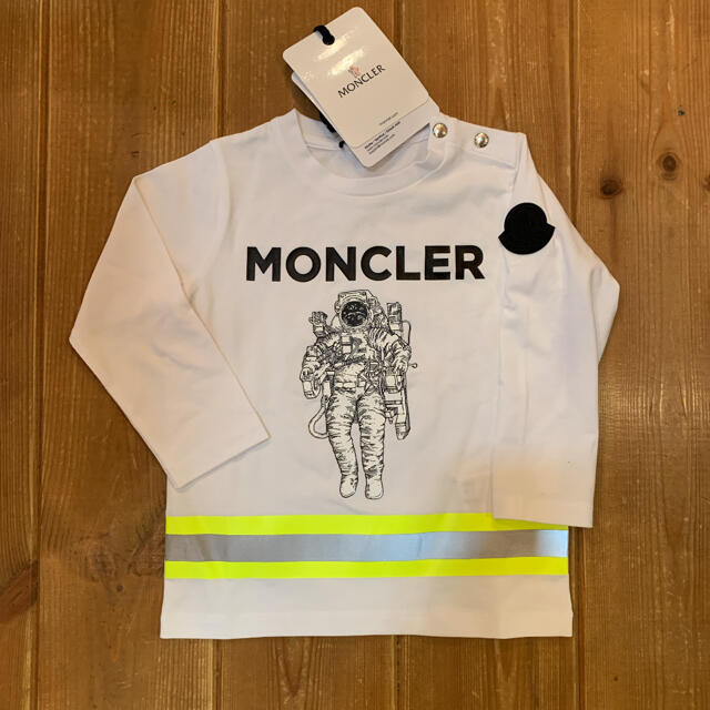 MONCLER(モンクレール)の新品未使用　モンクレール  ロンT グッチ　バーバリー  Moncler  キッズ/ベビー/マタニティのベビー服(~85cm)(Ｔシャツ)の商品写真