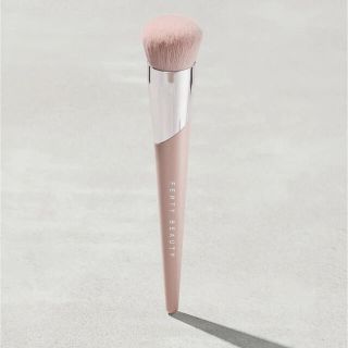 セフォラ(Sephora)のみゆっぺ様専用　FENTY BEAUTY Kabuki ブラシ(ブラシ・チップ)