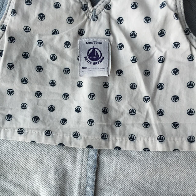 PETIT BATEAU(プチバトー)の お取り置き検討中☆プチバトーデニムジャンパースカート キッズ/ベビー/マタニティのキッズ服女の子用(90cm~)(その他)の商品写真