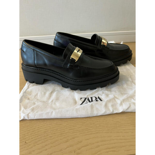 ZARA(ザラ)の【ねこねこっと様専用】　　ZARA★チャンキートラックソールローファー★42 レディースの靴/シューズ(ローファー/革靴)の商品写真