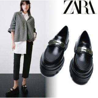 ザラ(ZARA)の【ねこねこっと様専用】　　ZARA★チャンキートラックソールローファー★42(ローファー/革靴)