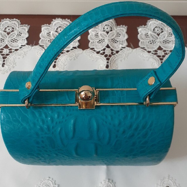 エメラルドグリーンのバッグ レディースのバッグ(ハンドバッグ)の商品写真