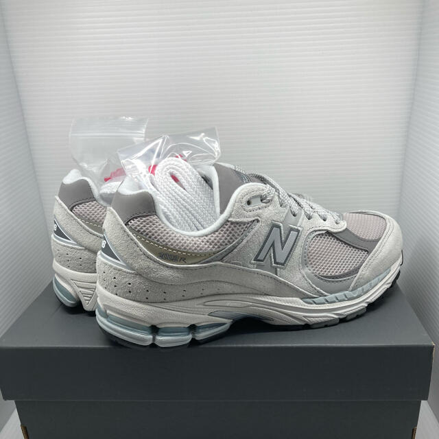 New Balance(ニューバランス)の23.0cm NEW BALANCE ML2002R0 GREY グレー レディースの靴/シューズ(スニーカー)の商品写真