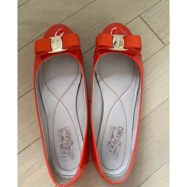 Salvatore Ferragamo(サルヴァトーレフェラガモ)のレディース　パンプス　オレンジ レディースの靴/シューズ(ハイヒール/パンプス)の商品写真