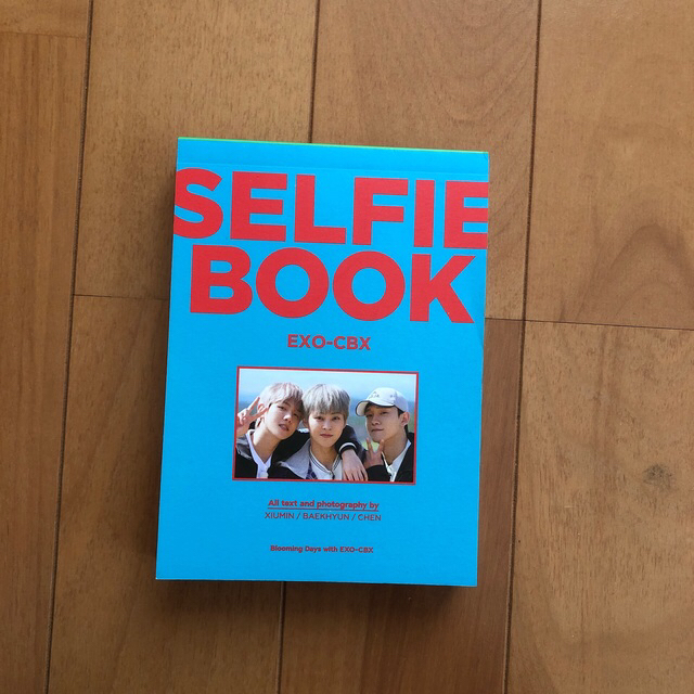 EXO(エクソ)のEXO CBX SELFIE BOOK エンタメ/ホビーのタレントグッズ(アイドルグッズ)の商品写真