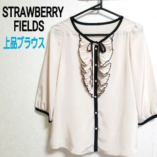 ストロベリーフィールズ(STRAWBERRY-FIELDS)のストロベリーフィールズ/フリルブラウス/バイカラー/パール/お嬢様/甘めトップス(シャツ/ブラウス(長袖/七分))