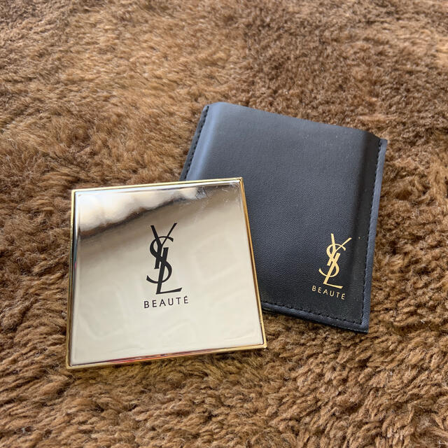 Yves Saint Laurent Beaute(イヴサンローランボーテ)のコンパクトミラー レディースのファッション小物(ミラー)の商品写真