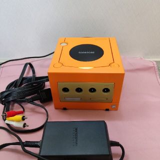 ニンテンドーゲームキューブ(ニンテンドーゲームキューブ)のゲームキューブ本体　GC　オレンジ(家庭用ゲーム機本体)