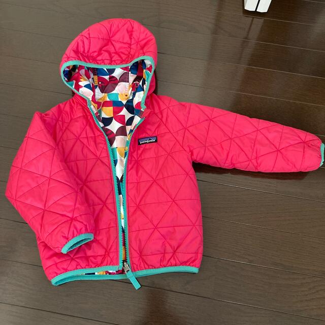 patagonia(パタゴニア)のパタゴニア　リバーシブル　ジャンパー　3T キッズ/ベビー/マタニティのキッズ服女の子用(90cm~)(コート)の商品写真