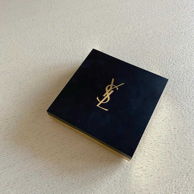 Yves Saint Laurent Beaute(イヴサンローランボーテ)の【 イヴ・サンローラン・ボーテ】アンクルドポーオールアワーズセッティングパウダー コスメ/美容のベースメイク/化粧品(フェイスパウダー)の商品写真