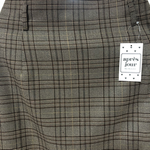 限定値下げ　新品タグ付き アプレジュール スカート レディースのスカート(ロングスカート)の商品写真