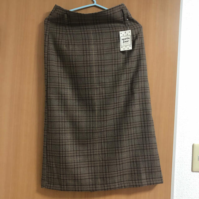 限定値下げ　新品タグ付き アプレジュール スカート レディースのスカート(ロングスカート)の商品写真