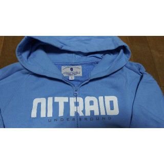 ナイトレイド(nitraid)の美品 ナイトレイド NITRAID カレッジロゴ ジップパーカー(パーカー)